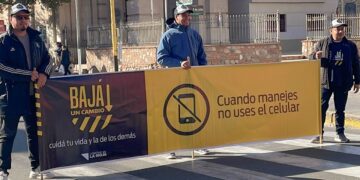 Realizan campaña de concientización vial en calles, semáforos y lugares de mucha circulación de la ciudad Capital