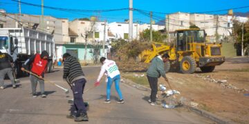 Municipio erradicó microbasurales y pone en valor la Av. Rivadavia, en B° Alta Rioja