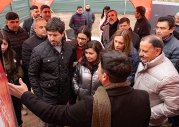 Se descubrió la piedra basal de lo que será el Polo Científico Tecnológico en la Capital