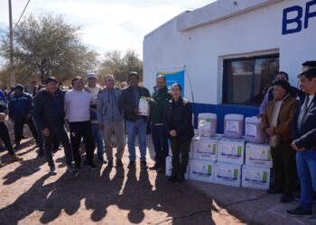 Productores comineros recibieron herbicidas por parte del gobierno provincial