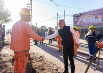 MUNICIPIO CAPITAL AVANZA CON BACHEO SOBRE AVENIDA RAMÍREZ DE VELASCO