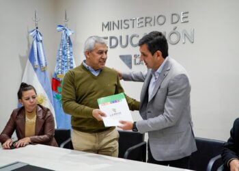 Educación y AJALaR firmaron convenio para desarrollar acciones que prevengan el juego desordenado, especialmente en la población estudiantil
