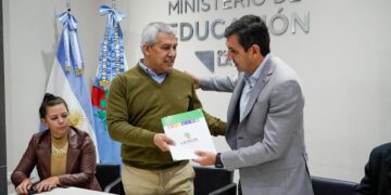 Educación y AJALaR firmaron convenio para desarrollar acciones que prevengan el juego desordenado, especialmente en la población estudiantil