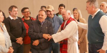 El gobernador acompañó a la comunidad riojana que recordó al Obispo y mártir Monseñor Angeleli
