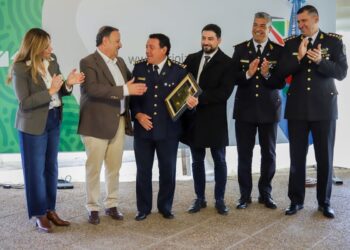 El gobernador Ricardo Quintela puso en funciones a la nueva Plana Mayor de la Policía de la provincia