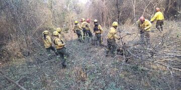 Continúa el intenso operativo para combatir los focos de incendio en toda la provincia