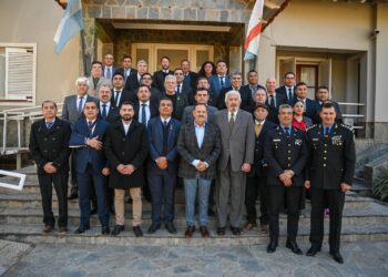 El gobernador recibió al presidente del Círculo de Oficiales de la Policía en su visita a La Rioja