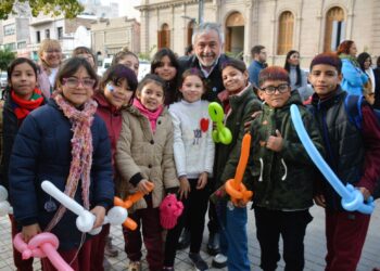 MES DE LAS INFANCIAS: PASEO GRATIS PARA NIÑOS Y NIÑAS POR LA RIOJA.