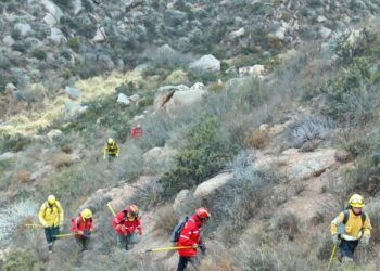 El COE continúa el trabajo en el incendio del cordón del Velasco
