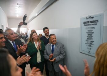 El gobernador Ricardo Quintela puso en funcionamiento los servicios de hemodiálisis de los hospitales zonales de Chilecito y Villa Unión