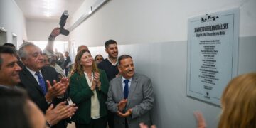El gobernador Ricardo Quintela puso en funcionamiento los servicios de hemodiálisis de los hospitales zonales de Chilecito y Villa Unión