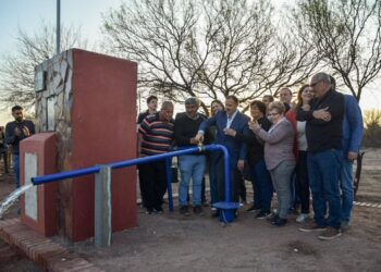 El gobernador puso en marcha una perforación en Milagro que permitirá mayor presión en la cabecera departamental