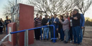 El gobernador puso en marcha una perforación en Milagro que permitirá mayor presión en la cabecera departamental