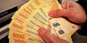 Quintela anunció que en octubre las y los trabajadores de la administración pública cobrarán su sueldo con aumento