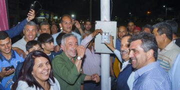 El gobernador Ricardo Quintela y el intendente Armando Molina inauguraron la iluminación de la Av. Ortiz de Ocampo y zonas cercanas