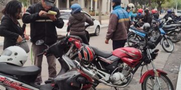 MÁS DE 100 MOTOS RETENIDAS POR RUIDOS MOLESTOS, FALTA DE CASCO Y LUCES REGLAMENTARIAS