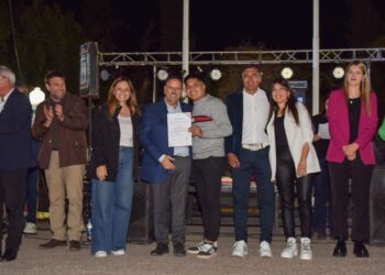El gobernador Quintela compartió la noche de gala del departamento y renovó su compromiso de trabajar junto al pueblo