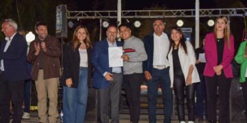 El gobernador Quintela compartió la noche de gala del departamento y renovó su compromiso de trabajar junto al pueblo