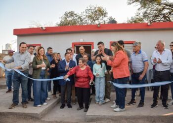 El gobernador entregó un nuevo hogar