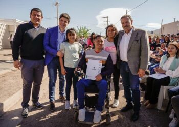 El gobernador Quintela entregó 44nuevos hogares en Sanagasta