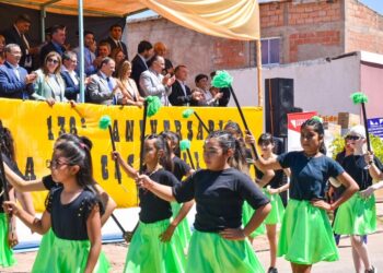 El gobernador Ricardo Quintela anunció la finalización de obras de viviendas en Villa Castelli