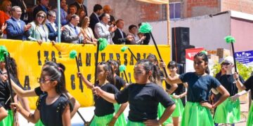 El gobernador Ricardo Quintela anunció la finalización de obras de viviendas en Villa Castelli