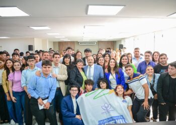 El Gobernador Ricardo Quintela instó a las juventudes de la provincia a debatir ideas