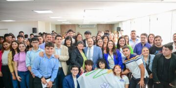 El Gobernador Ricardo Quintela instó a las juventudes de la provincia a debatir ideas