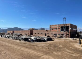 El gobernador anunció que la provincia garantizará la finalización de la obra del hospital de Chilecito