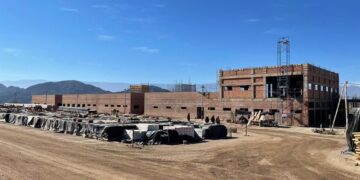 El gobernador anunció que la provincia garantizará la finalización de la obra del hospital de Chilecito