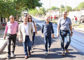 El gobernador y el intendente supervisaron obras de asfaltado que permiten mejorar la transitabilidad en las calles de la capital