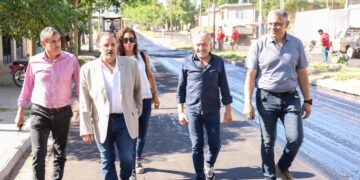 El gobernador y el intendente supervisaron obras de asfaltado que permiten mejorar la transitabilidad en las calles de la capital