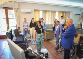 El gobernador Ricardo Quintela entregó aparatología de última generación al Hospital de la Madre y el Niño