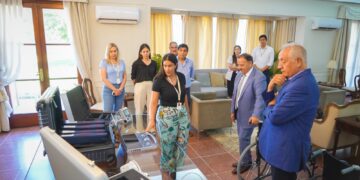 El gobernador Ricardo Quintela entregó aparatología de última generación al Hospital de la Madre y el Niño