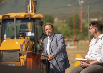 Ricardo Quintela redobla esfuerzos para que La Rioja crezca a pesar de la falta de apoyo nacional