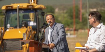 Ricardo Quintela redobla esfuerzos para que La Rioja crezca a pesar de la falta de apoyo nacional