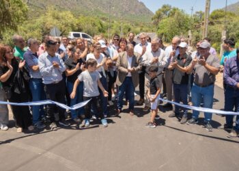 Quintela inauguró obra de asfaltado en Malanzán