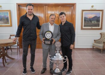 El gobernador Ricardo Quintela recibió a los riojanos campeones del Rally Argentino