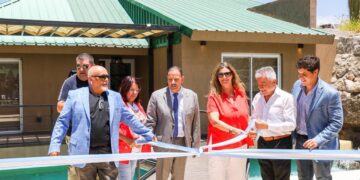 El gobernador Ricardo Quintela inauguró complejo de cabañas en Huaco