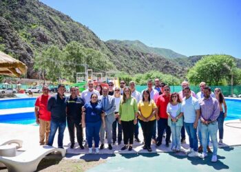 El gobernador visitó el Parque Acuático previo a su reapertura