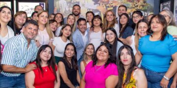 Cientos de familias riojanas realizan sus compras para las fiestas en el Mercado Popular