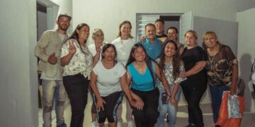 Familias del barrio Loma del Gitano recibieron las llaves de sus hogares