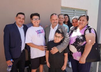 El gobernador Ricardo Quintela entregó nuevos hogares en Chamical y anunció la culminación de más viviendas