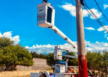 EL MUNICIPIO ILUMINÓ BARRIOS DE LA ZONA ESTE