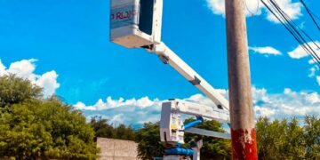 EL MUNICIPIO ILUMINÓ BARRIOS DE LA ZONA ESTE