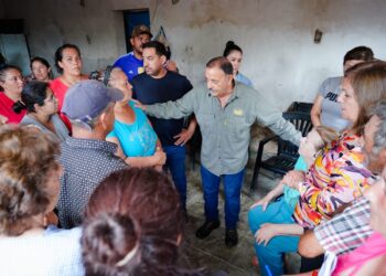 El gobernador Ricardo Quintela se comprometió a dar soluciones inmediatas para los chamicalenses afectados por el temporal