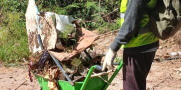 Realizan tareas de limpieza y prevención contra el dengue en los barrios La Rodadera y Hospital
