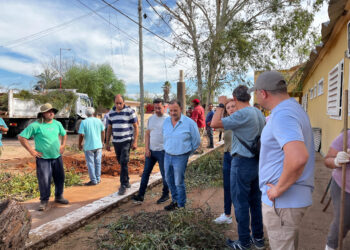 El gobernador Ricardo Quintela se encuentra en Patquía para constatar la situación luego de la tormenta y transmitir tranquilidad a vecinas y vecinos