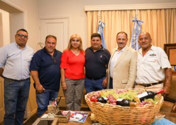 Miembros del sindicato del sector vitivinícola plantearon la situación del sector al gobernador