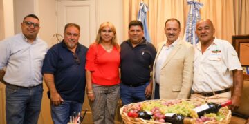 Miembros del sindicato del sector vitivinícola plantearon la situación del sector al gobernador